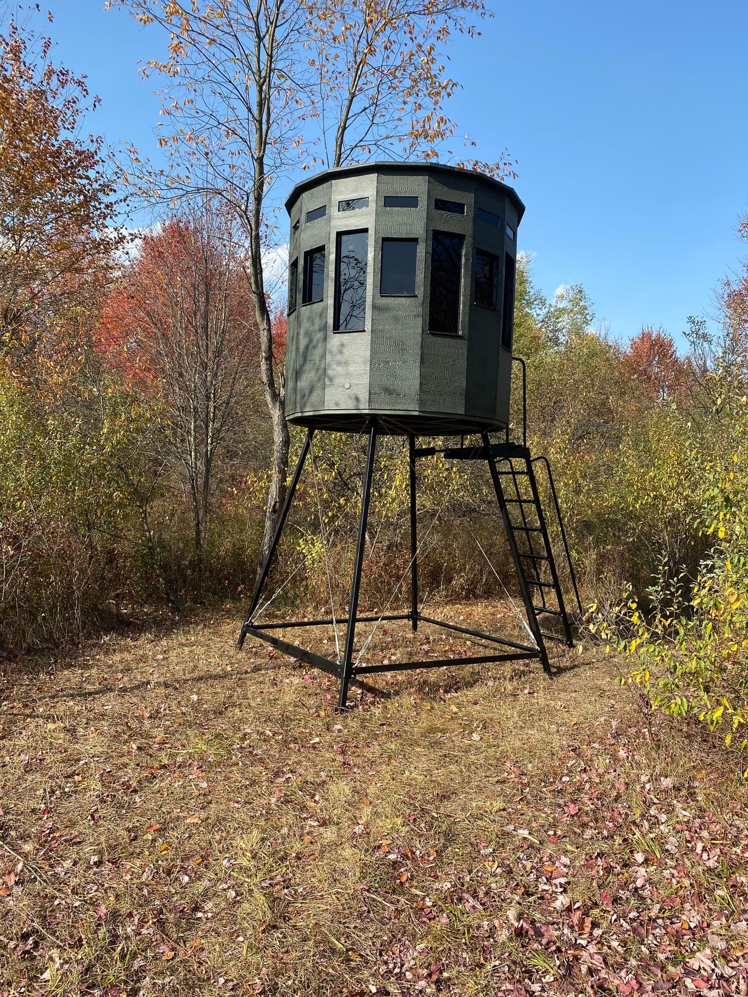 360 Hunting Blind on an elevated stand